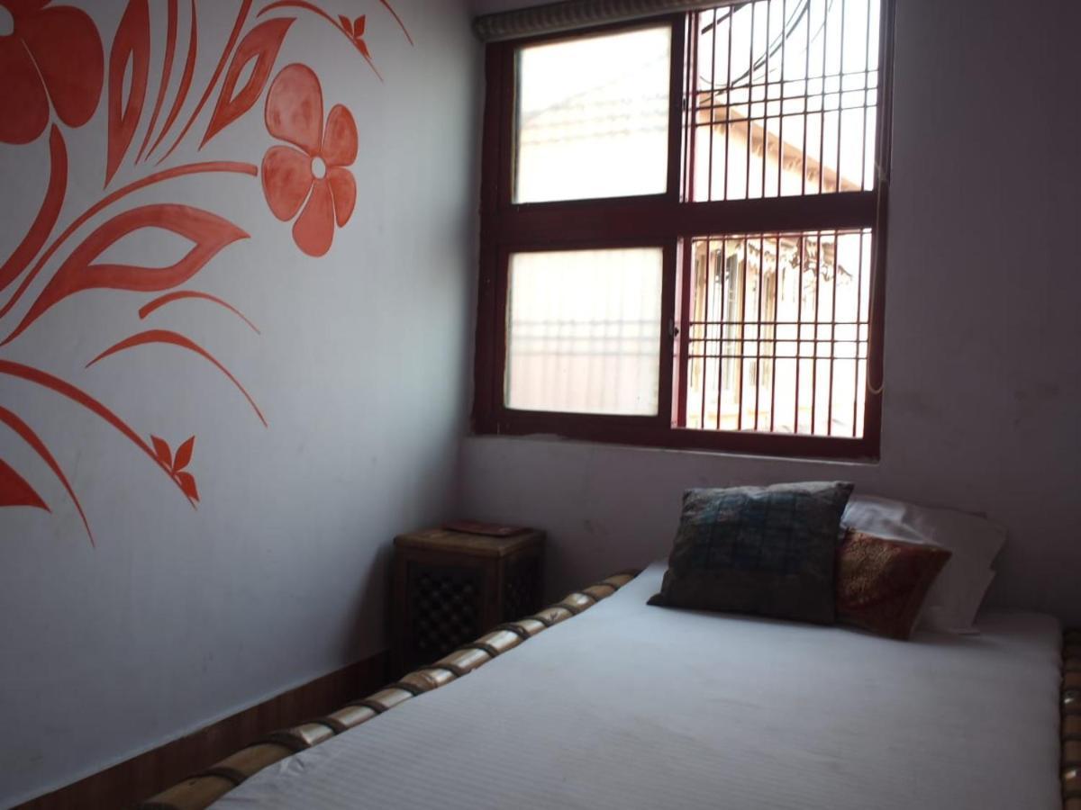 Shri Guest House Waranasi Zewnętrze zdjęcie